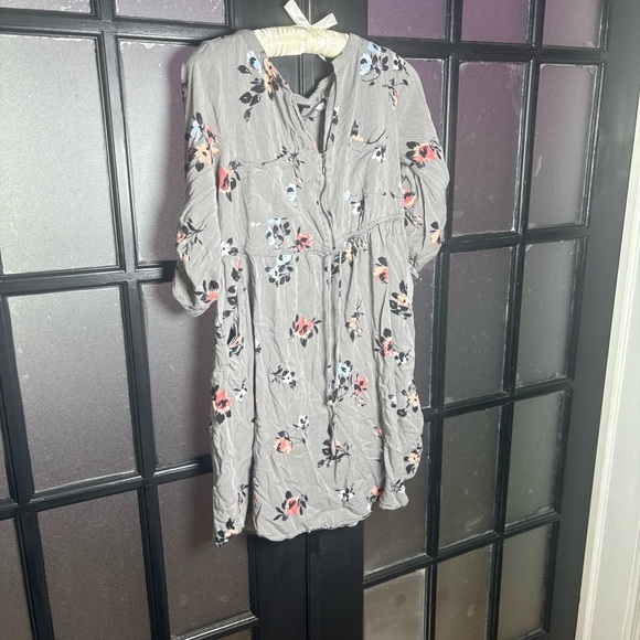 torrid Dresses & Skirts - Torrid Floral Zip Front Dress Gray Long Sleeve Size 00